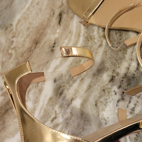 Tamara Mellon flat gold strap sandal with clear strap - Picture 7 of 10